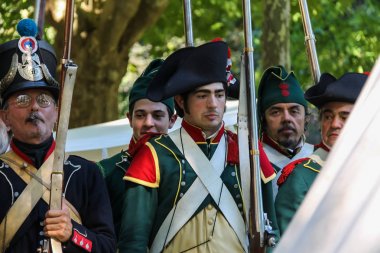 İnsanlar Napoleonica olay. Magnific kostümlü gösterimi