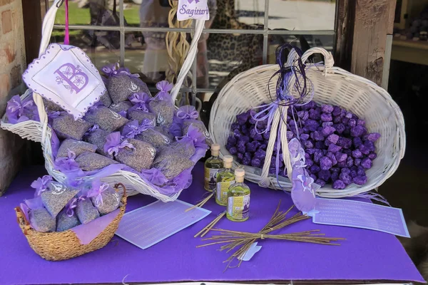 Souvenirs made from lavender in tourist gift shop. Grazzano Visc — Stock Photo, Image