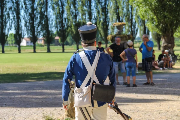 Lidé na Napoleonica událost. Kostýmovaných zastoupení v magnific — Stock fotografie