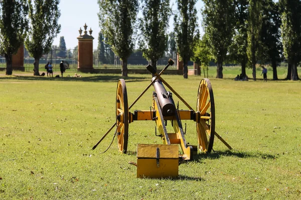Napoleonic gun in Villa Sorra park, Italy — Stock Photo, Image