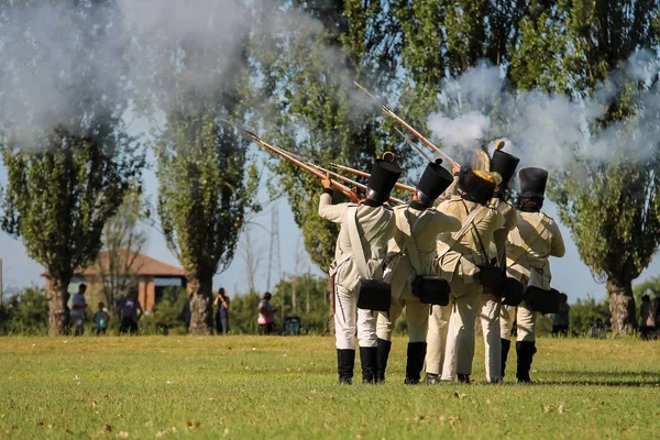 İnsanlar Napoleonica olay. Kostümlü savaşta muhteşem Villa