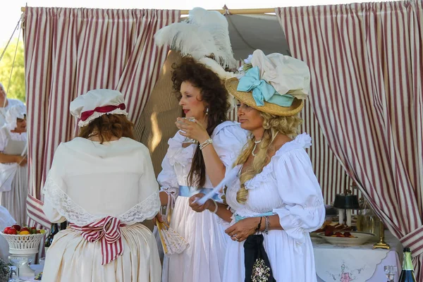 İnsanlar Napoleonica olay. Kostümlü gösterimi