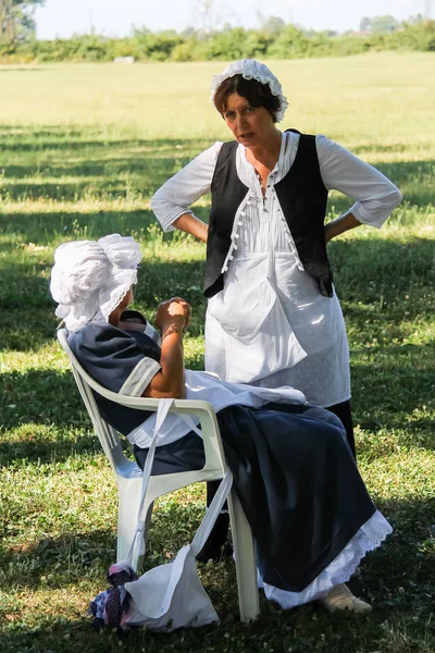 İnsanlar Napoleonica olay. Magnific kostümlü gösterimi