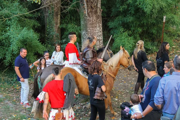 Fête costumée historique dans le parc de Spilamberto, Italie — Photo