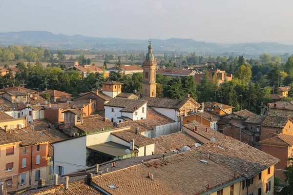 Historické centrum města Spilamberto, Itálie. Pohled shora z pevnosti — Stock fotografie