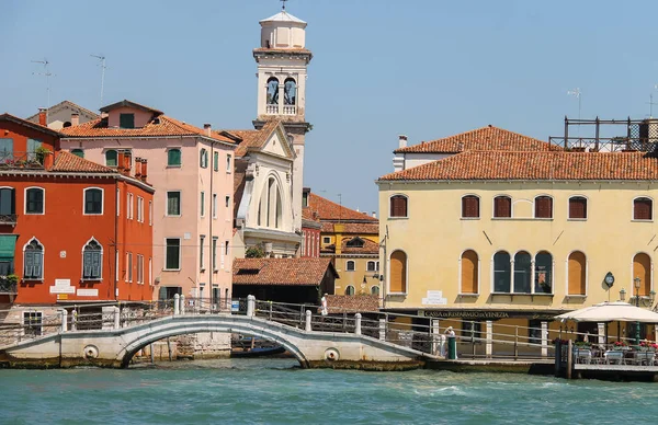 Uitzicht op Venetië vanaf Giudecca Canal, Italië — Stockfoto