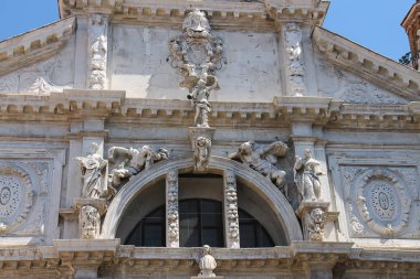 (Basilica di San Moise) kilisede Saint Musa'nın bir parçası 