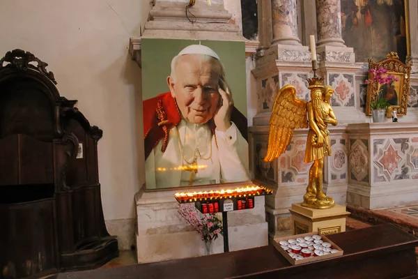 Lights near portrait of Pope John Paul II in Saint Moses church. — Stock Photo, Image