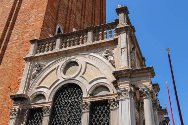Alt kısmı St Mark's Campanile (çan kulesi) Venedik, İtalya