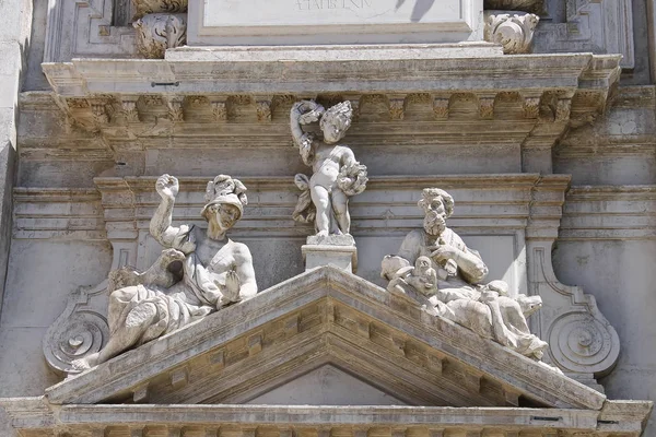 Teil der Fassade der Kirche Saint Moses (Basilica di San Moise) in — Stockfoto