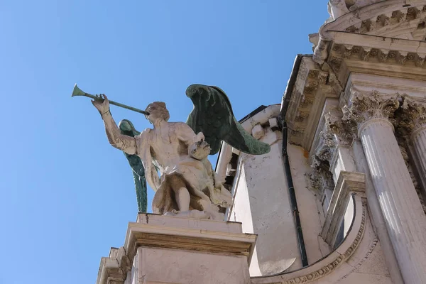Parte da fachada da igreja de Santa Maria Zobenigo em Veneza, Itália — Fotografia de Stock