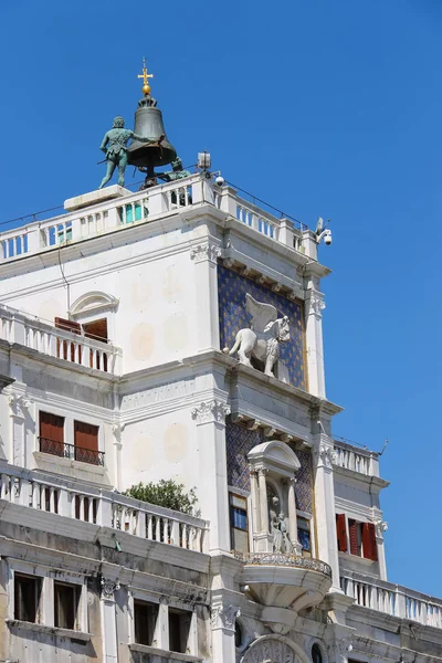 Venedik'teki ünlü St. Mark'ın Saat Kulesi (Torre dell'Orologio),