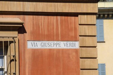 Sokak adı göstergesi duvardaki evin Piacenza, İtalya
