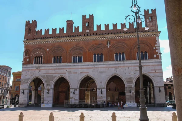 Piazza Cavalli 'deki Palazzo Comunale, Piacenza, İtalya — Stok fotoğraf