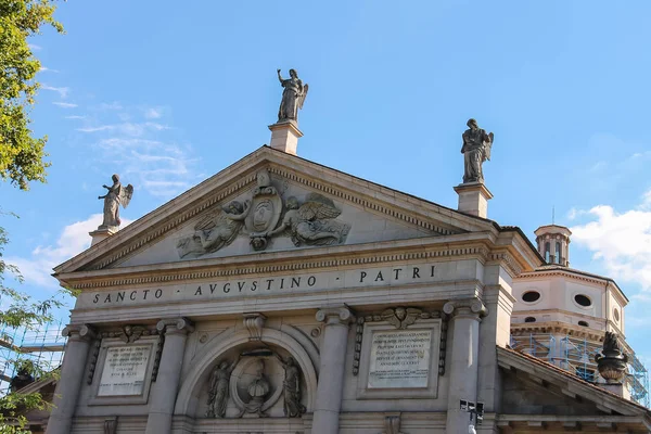 St. Agostino basilikan i Piacenza, Italien — Stockfoto