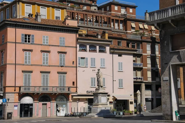 Estátua de Gian Domenico Romagnosi na Piazza Cavalli de Piacenza , — Fotografia de Stock