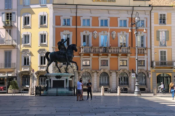 Bronzen ruiterstandbeeld van Alessandro Farnese, hertog van Parma. P — Stockfoto