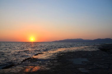 Gün batımında denize. Türkiye'de tatil