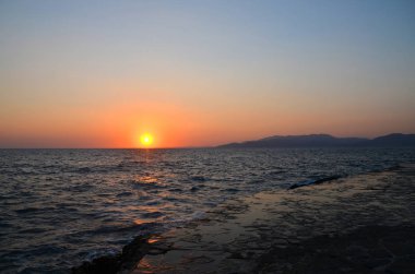 Gün batımında denize. Türkiye'de tatil