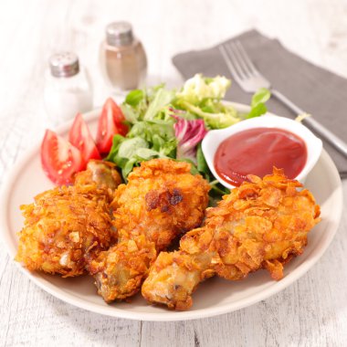 Kızarmış tavuk bacağı.