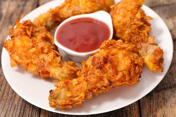 Smażony kurczak i ketchupem — Zdjęcie stockowe