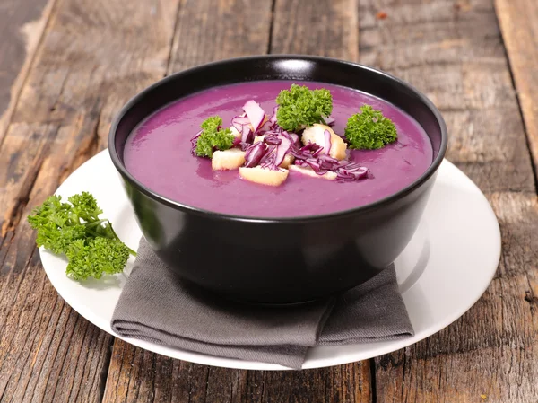 Красный капустный суп — стоковое фото