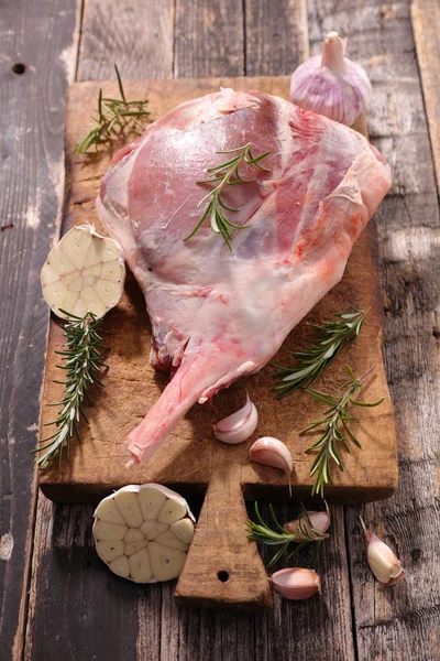 Raw lamb leg — Stock Photo, Image
