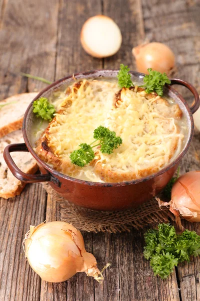 Soğan çorbası ekmek ile — Stok fotoğraf