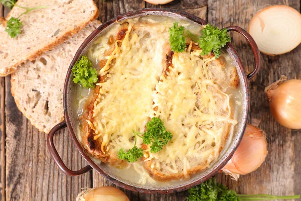 Zuppa di cipolle con pane — Foto Stock