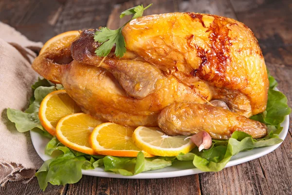 Portakal ile pişmiş tavuk — Stok fotoğraf