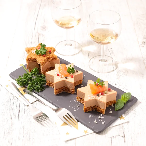 Canapé com pão de gengibre e foie gras — Fotografia de Stock