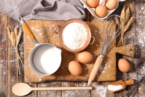 Bakning ingredienser och redskap — Stockfoto