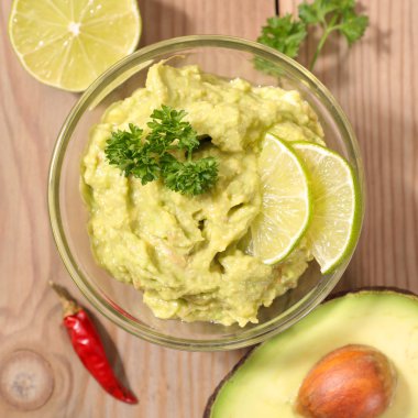 taze yeşil guacamole