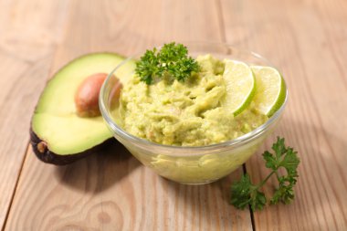 taze yeşil guacamole