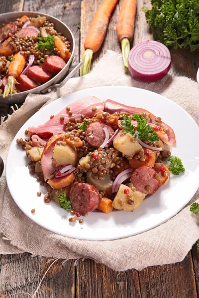 Carne assada com batatas — Fotografia de Stock