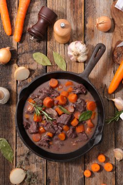 boeuf bourguignon akşam yemeği için