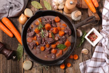 boeuf bourguignon akşam yemeği için