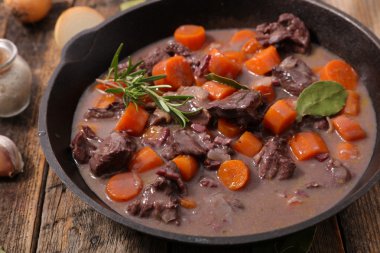 Fransız boeuf bourguignon