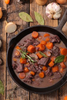 Fransız boeuf bourguignon