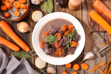 şarap ve havuç ile sığır eti