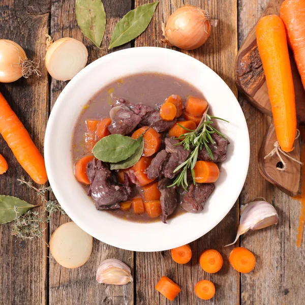 Beef with wine and carrot — Stock Photo, Image