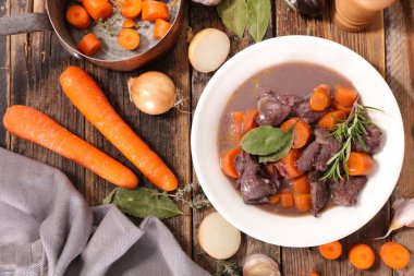 Havuç ile sığır eti güveç