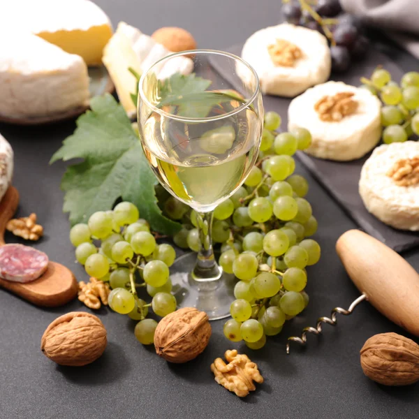 Zielony winogron z winem — Zdjęcie stockowe