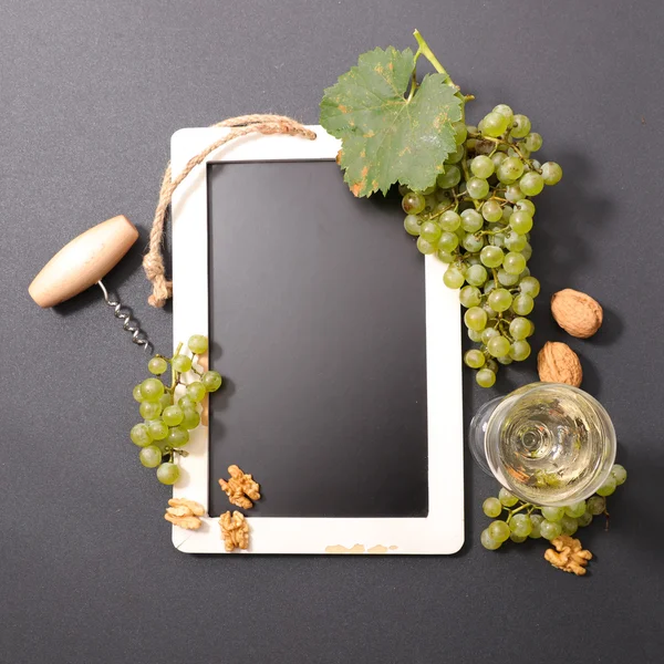 üzüm şarap ve yazı tahtası