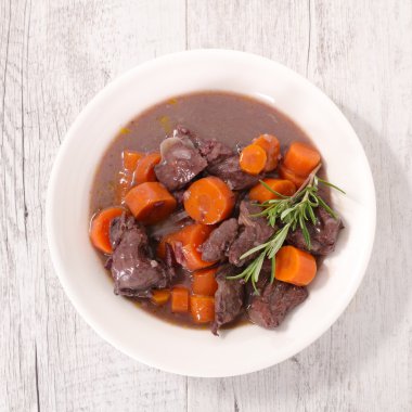 Havuç ile sığır eti güveç