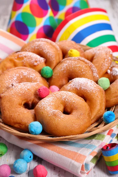 Beignets de carnaval sur la table — Photo