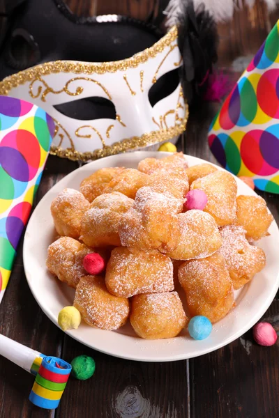 Beignets de carnaval sur la table — Photo