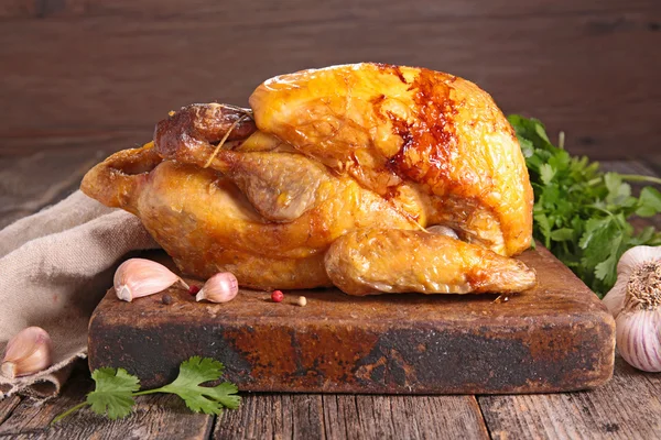 Sült csirke, fűszerek — Stock Fotó