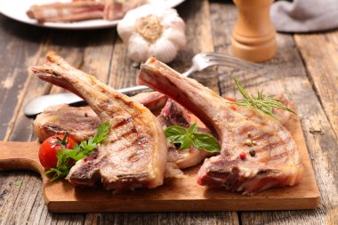 Domatesli ızgara kuzu.