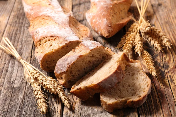 Frisch gebackenes Brot — Stockfoto